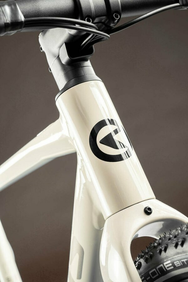 KELLYS eSOOT 70 IVORY WHITE 2.