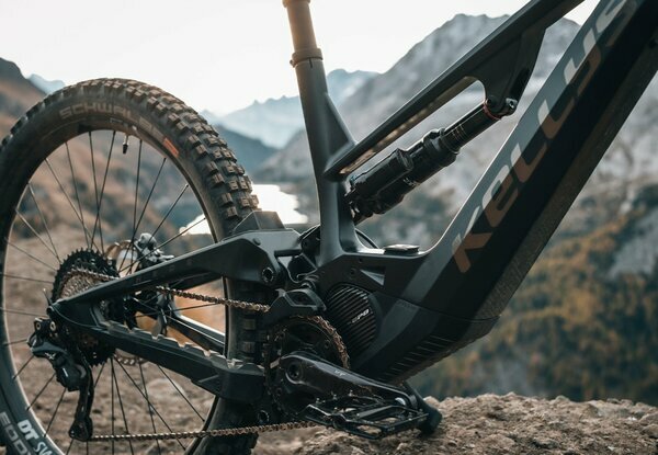 THEOS F90 SH 29/27.5" 820 Wh 2.