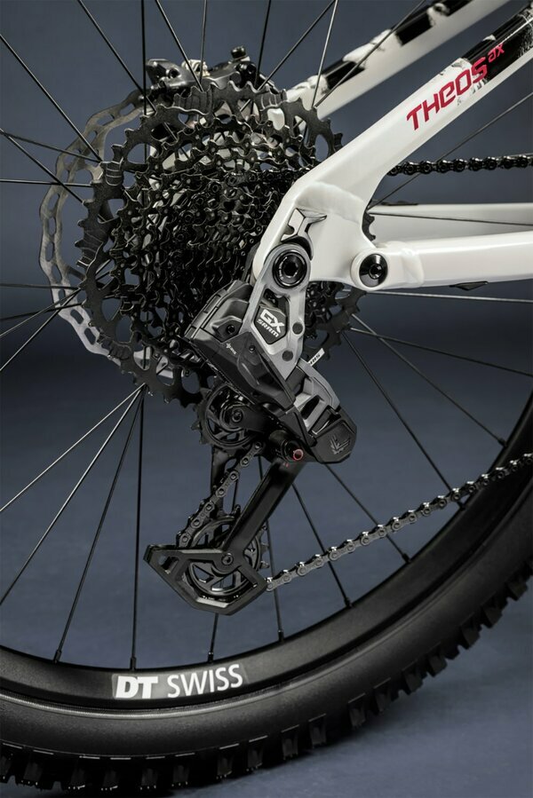 THEOS AX90 WHITE FURY 29" 800 Wh 5.