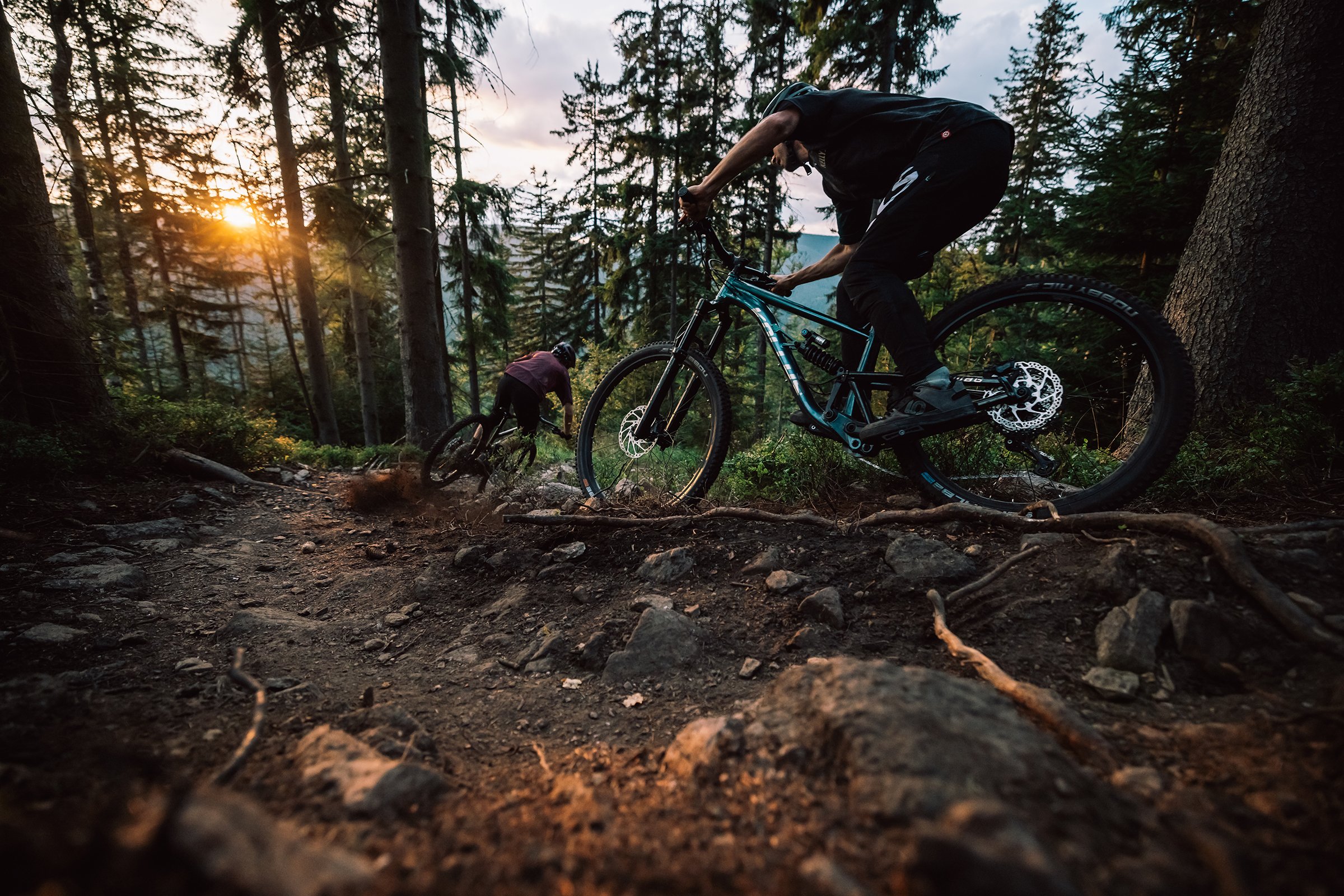 GRAVEL OR MOUNTAIN BIKE? WHICH IS THE BETTER CHOICE FOR SUMMER RIDING?