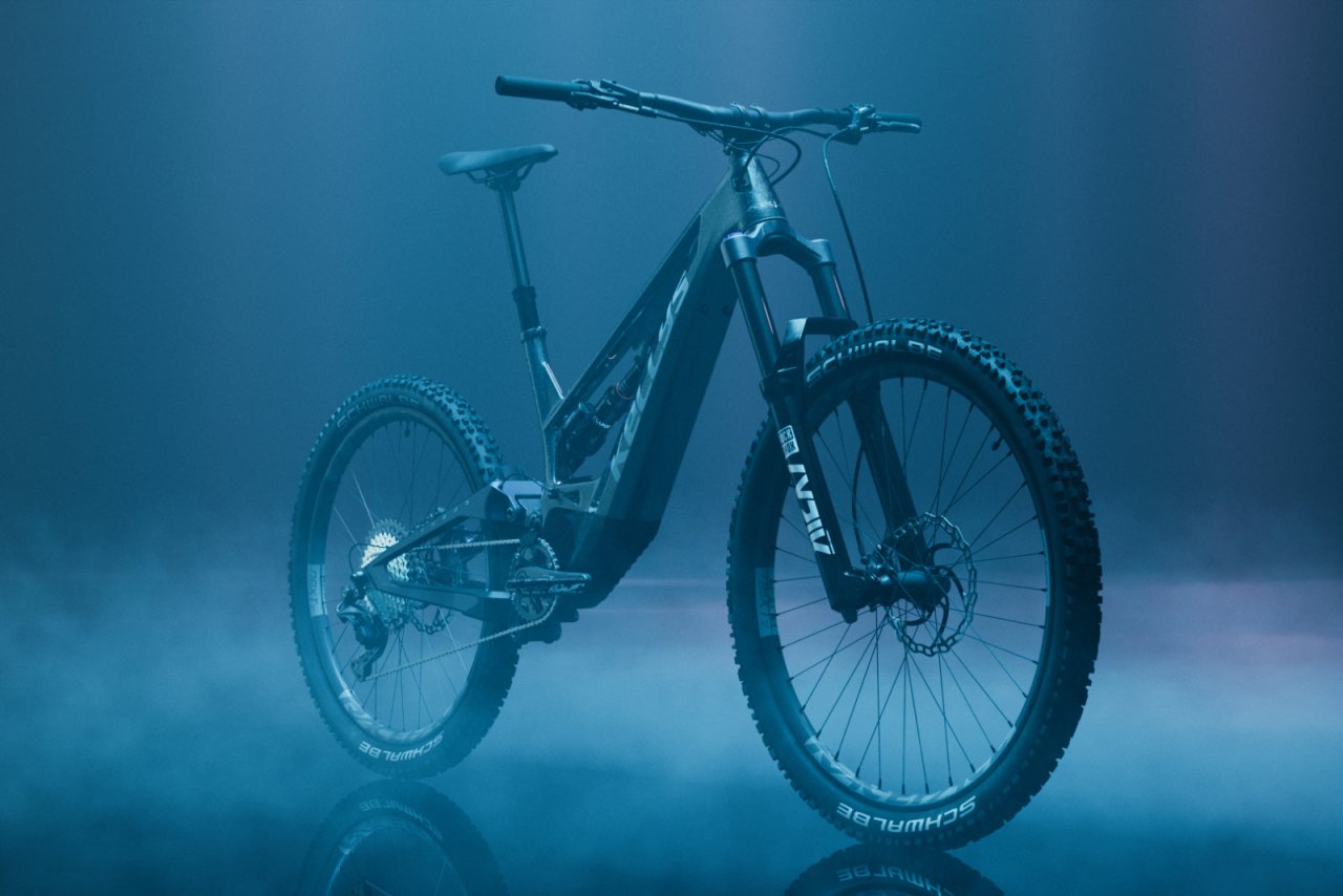 THE LIGHTEST FULL-POWERED E-BIKE: THEOS F100 | Kellys Factory Store