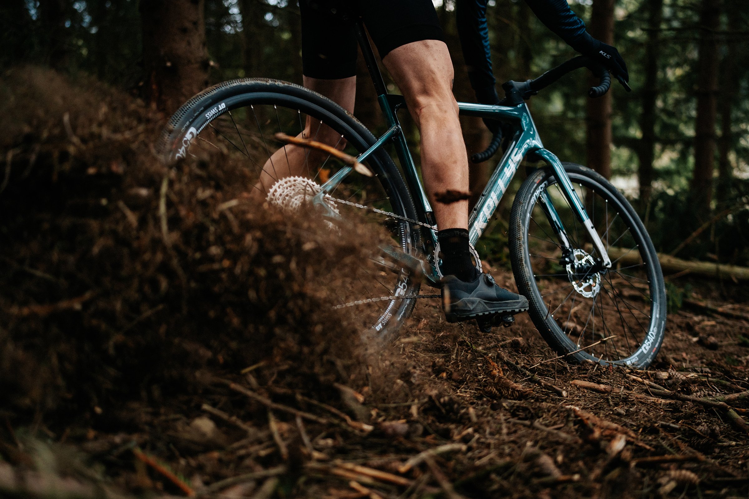 GRAVEL OR MOUNTAIN BIKE? WHICH IS THE BETTER CHOICE FOR SUMMER RIDING?