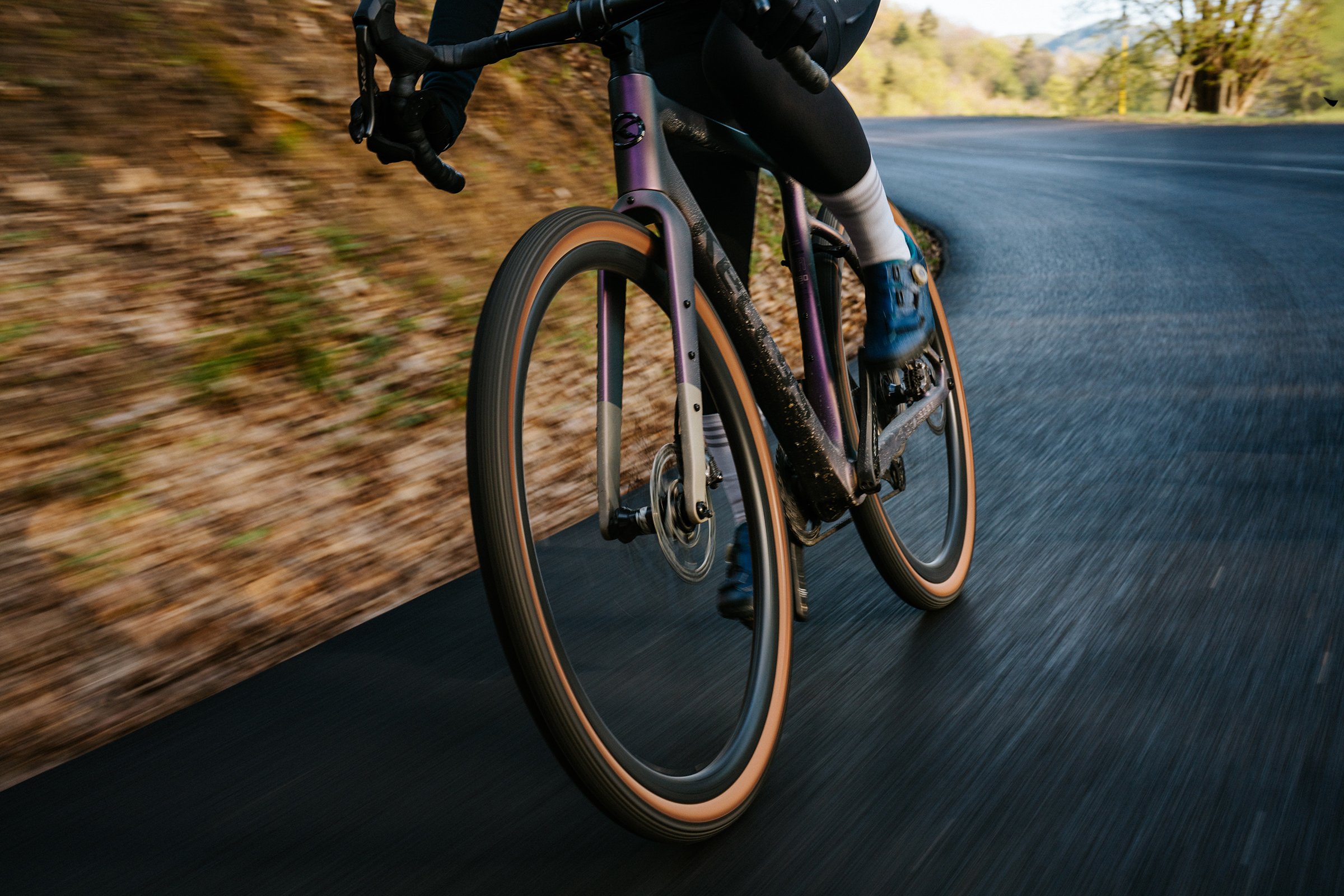 GRAVEL OR MOUNTAIN BIKE? WHICH IS THE BETTER CHOICE FOR SUMMER RIDING?