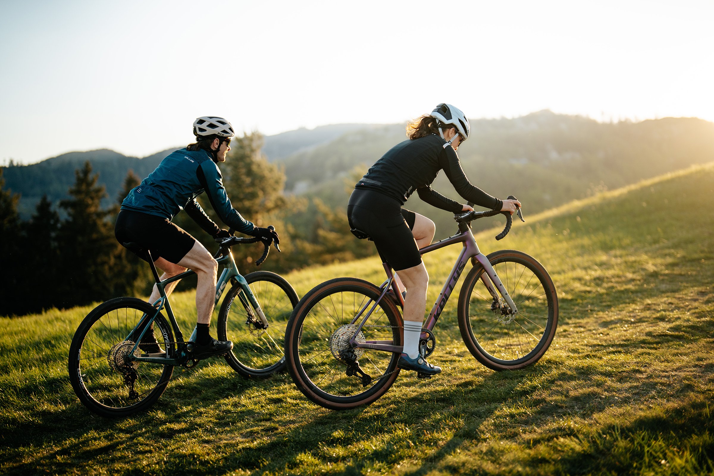 GRAVEL OR MOUNTAIN BIKE? WHICH IS THE BETTER CHOICE FOR SUMMER RIDING?