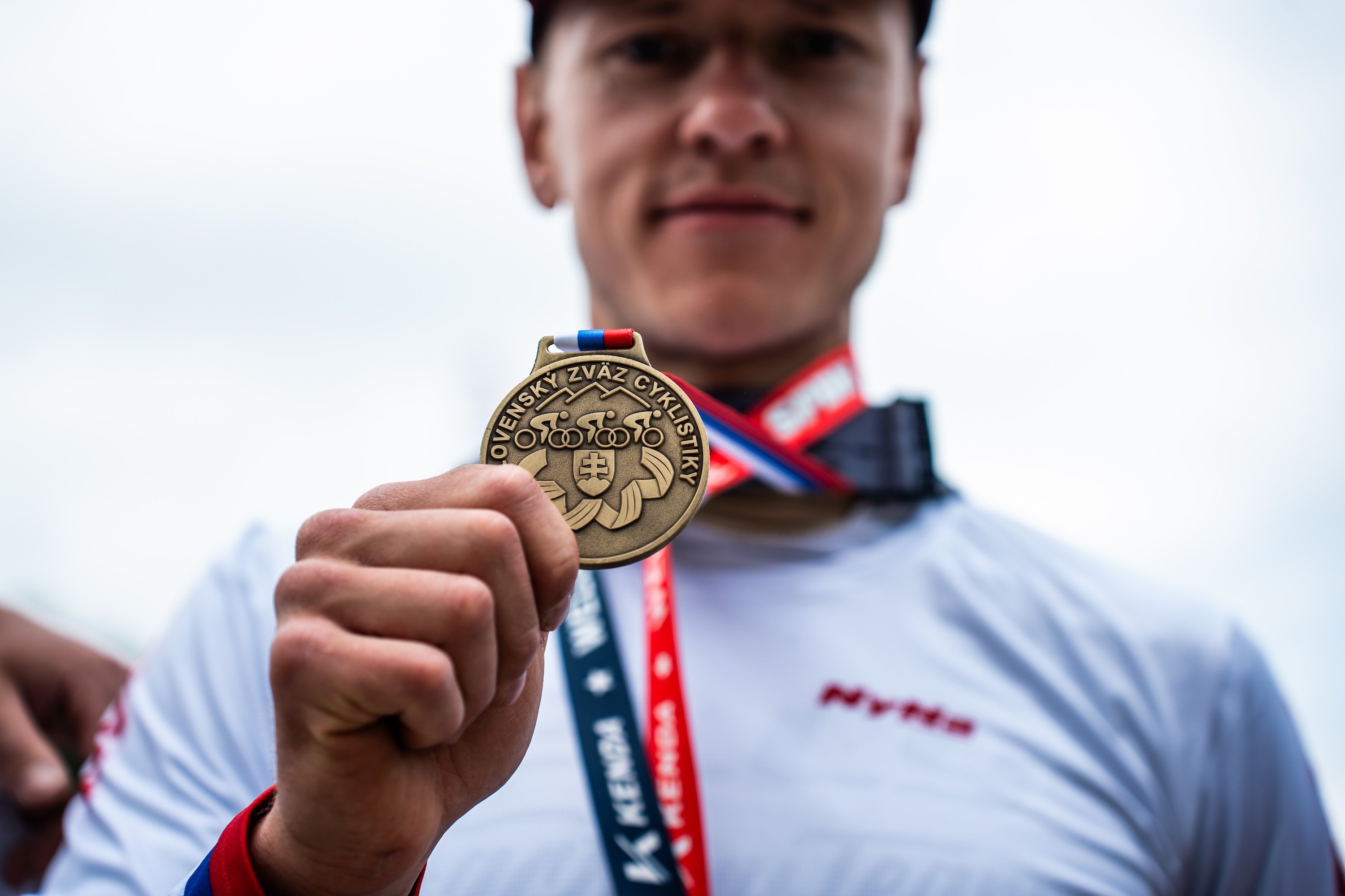Kellys Factory Team 2026: Erfolge bei der Downhill-EM und nationale Titel