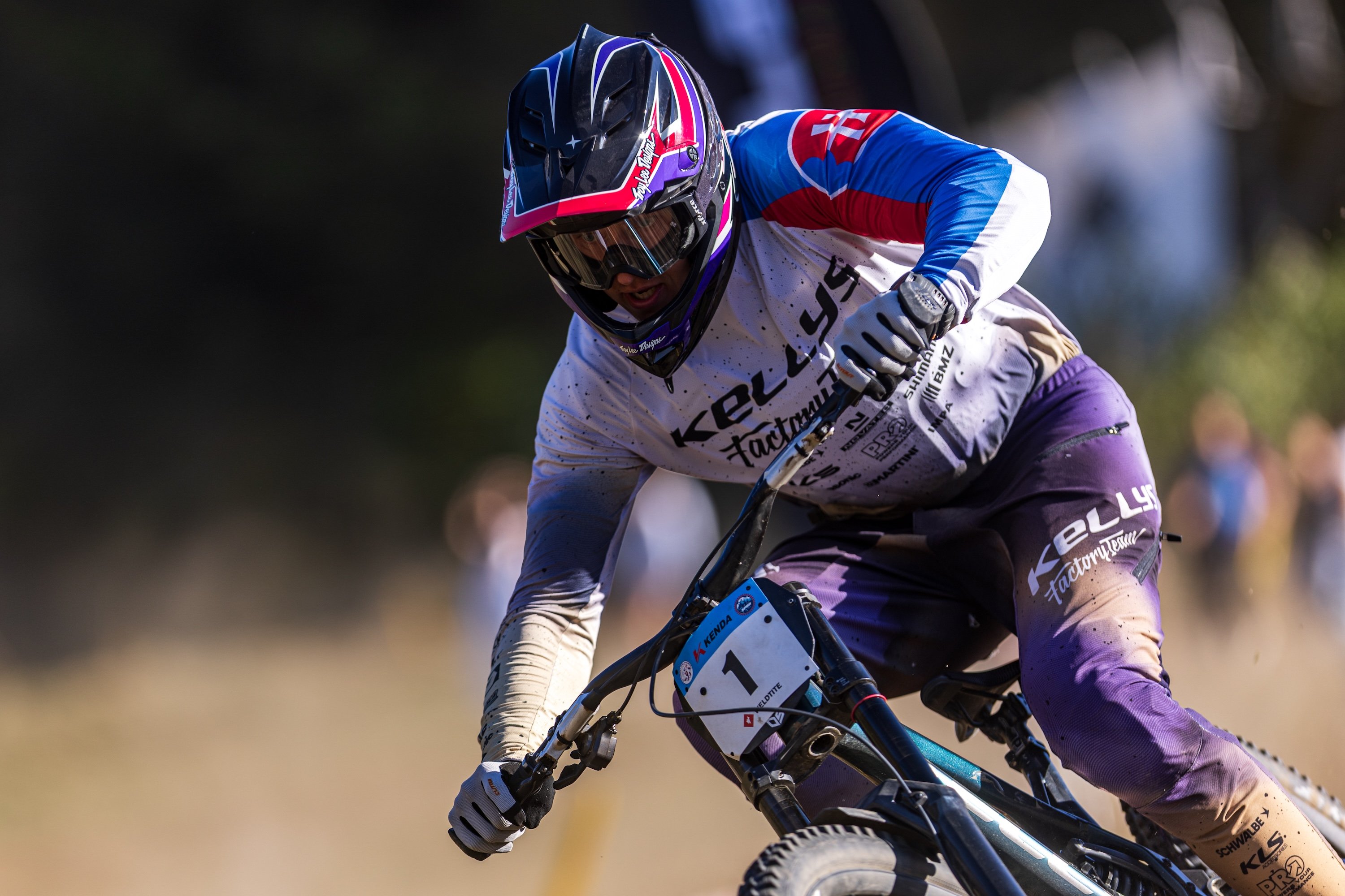 Kellys Factory Team 2026: Erfolge bei der Downhill-EM und nationale Titel