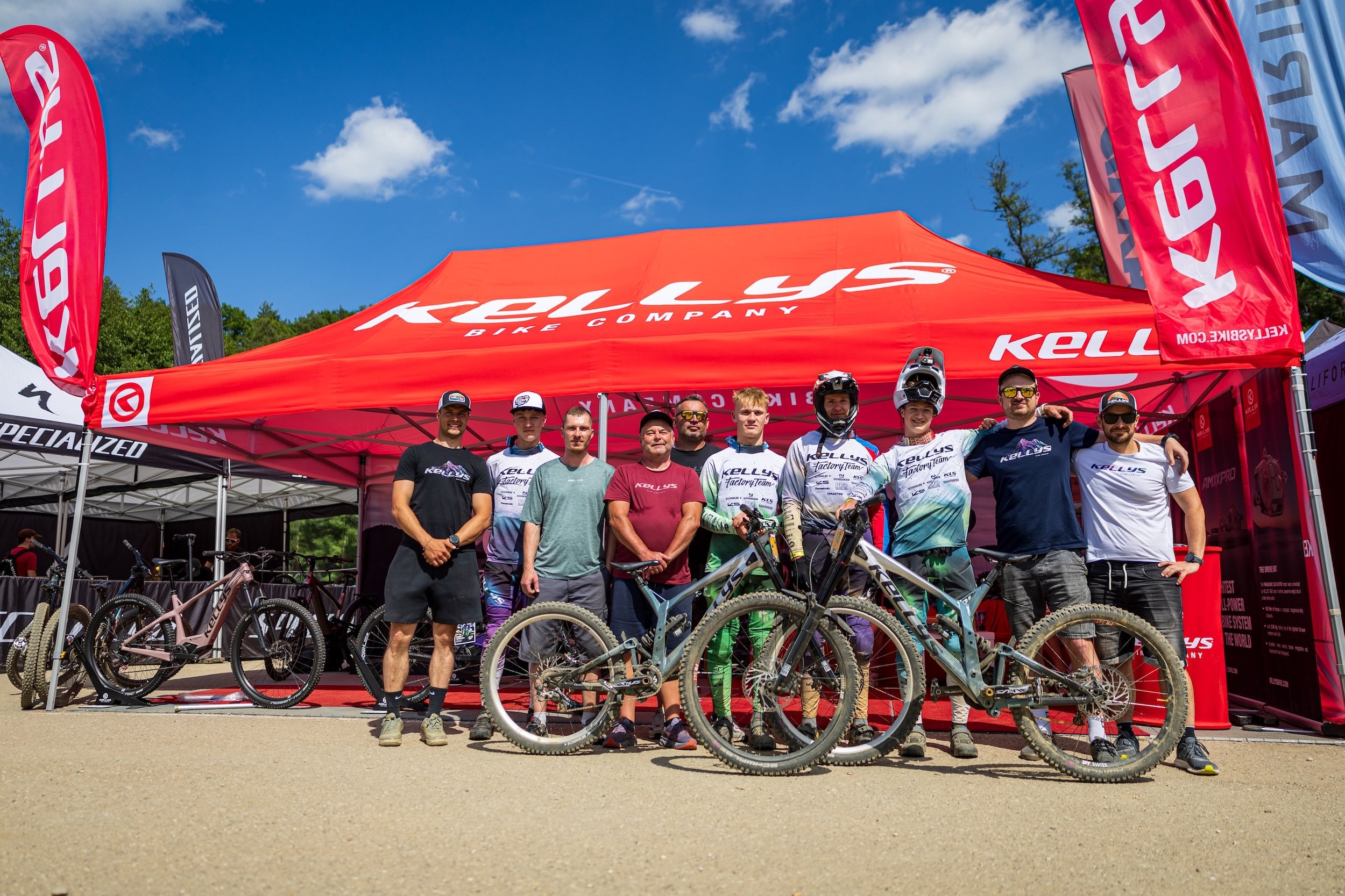Kellys Factory Team 2026: Erfolge bei der Downhill-EM und nationale Titel