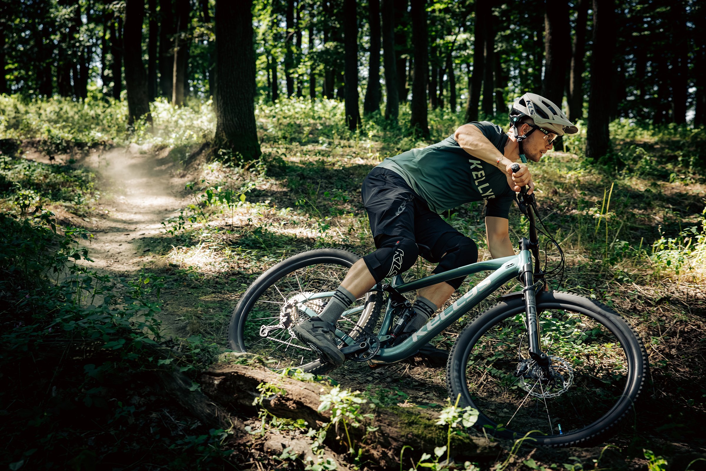 GRAVEL OR MOUNTAIN BIKE? WHICH IS THE BETTER CHOICE FOR SUMMER RIDING?